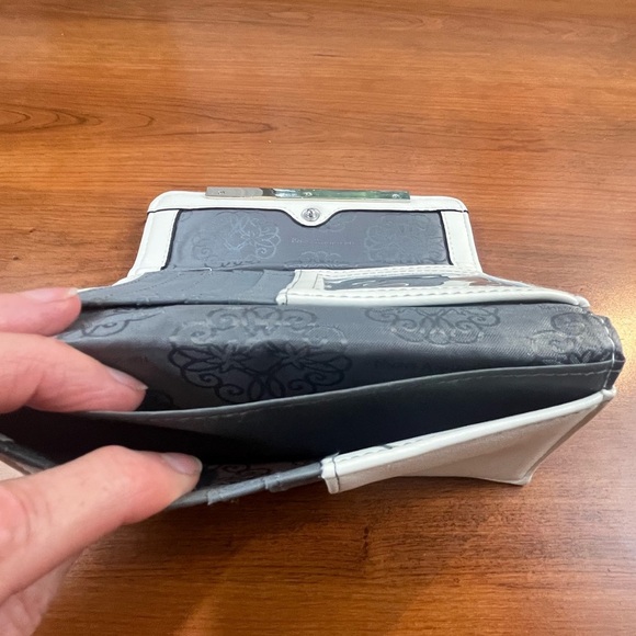 Enzo Angiolini Floral Wallet Tri-Fold Card Slot Zipper Pocket - Picture 6 of 14